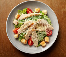 Салат Цезарь с курицей