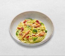 Спагетти с курицей и вялеными томатами