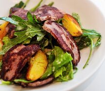 Салат с обожжённой говядиной