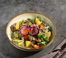 Салат с печенью трески