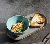 Паштет с тигровой креветкой, вялеными томатами и чатни из ананаса