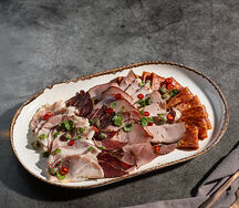 Ассорти выдержанных деликатесов