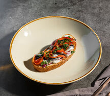 Брускетта с балтийской килькой