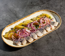 Сельдь балтийская с отварным картофелем