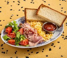 Скрембл с ветчиной из индейки