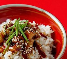 Курица по-тайски с овощами и рисом