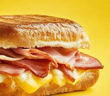 Сэндвич с ветчиной и сыром