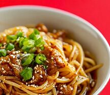 Лапша с курицей в соусе Хойсин