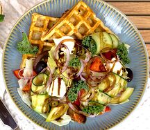 Салат Греческий с вафлей