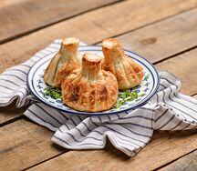 Жареные хинкали с сыром и зеленью 