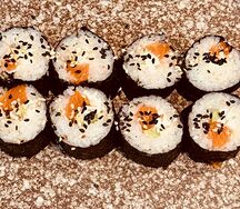 Ролл с лососем и авокадо 