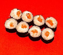 Ролл с лососем 