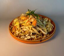 Вок Морепродукты в соусе Пад Тай с овощами