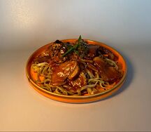 Утка пекинская в кисло-сладком соусе