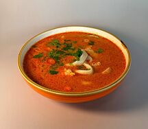 Том ям с морепродуктами и курицей