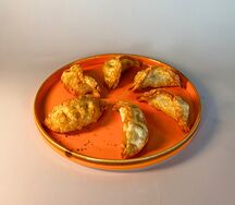 Гёдза со свининой и паназиатским соусом