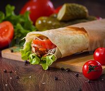 Дёнер в тортилье с курицей Макси