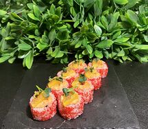 Запечённый с жареным лососем, долькой апельсина и присыпан корицей