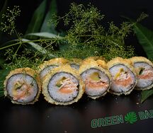 Жареный с лососем и крабом