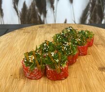 Ролл с тунцом и чукой