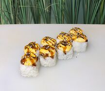 Запеченный ролл с угрем и крабом