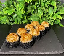 Запеченный с тигровой креветкой и лососем