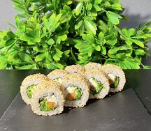 Ролл с мидиями и чукой