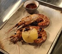 Лангустин на углях с пастой Том ям