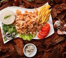 Дёнер на тарелке с курицей