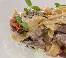 Паста с говядиной и беконом