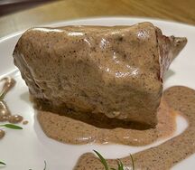 Стейк натуральный из вырезки в соусе