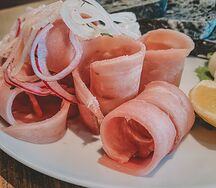 Строганина из пеламиды