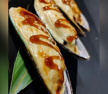 Мидии, запечённые с лососем