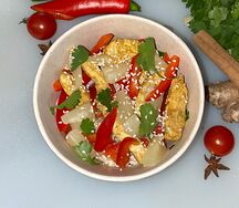Салат с курицей и ананасами