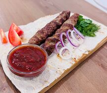 Люля-кебаб из говядины и курицы 