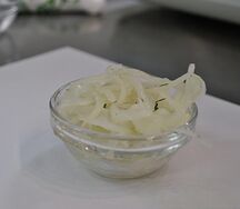 Лук маринованный 