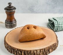 Пирожок с белой рыбой и овощами