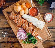 Шашлык из cвинoй шеи на гриле