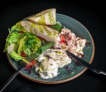 Яйца пашот с креветками