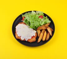 Шницель Миланезе с картофельными дольками