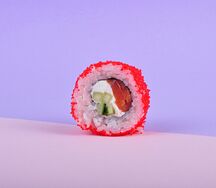 Калифорния с лососем и огурцом