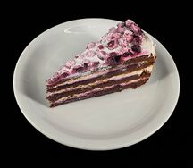 Кусок торта с Черной смородиной