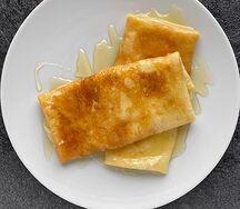 Блины с творожным сыром и мёдом
