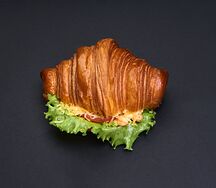 Круассан Цезарь