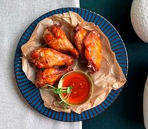 Куриные крылышки BBQ с соусом сладкий чили