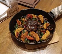 Говядина тушеная с грибами и овощами