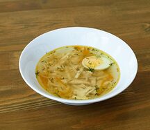 Суп куриный с домашней лапшой и яйцом