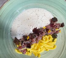 Казаречче с тартаром из тунца и муссом из пармезана 