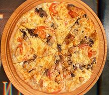 Пицца с курицей и грибами