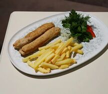 Люля-кебаб из курицы с картофелем фри